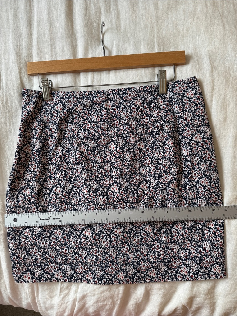 Banana Republic Floral Mini Skirt Button Pockets Navy White Preppy Woman Size 8 - Picture 9 of 9